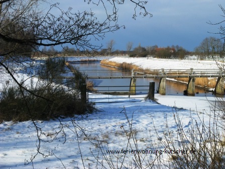 Kanal in Holtgast im Winter